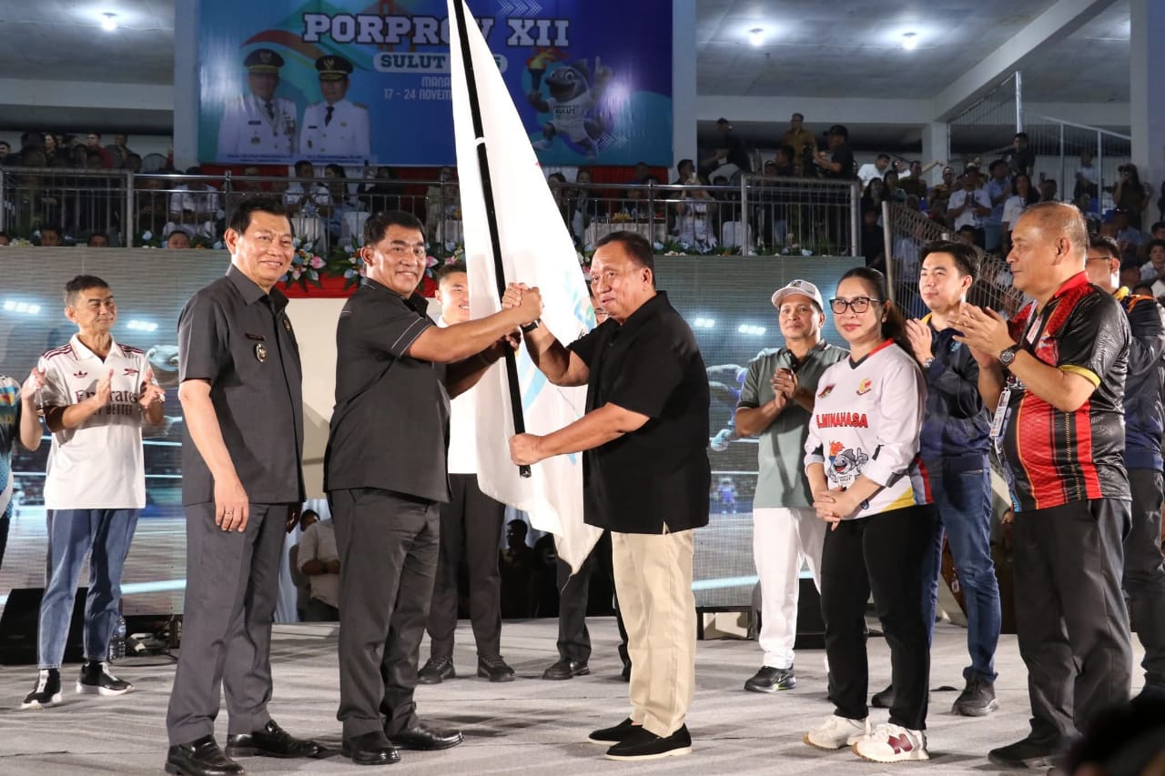 Bupati Robby Dondokambey Hadiri Penutupan PORPROV Sulut XII