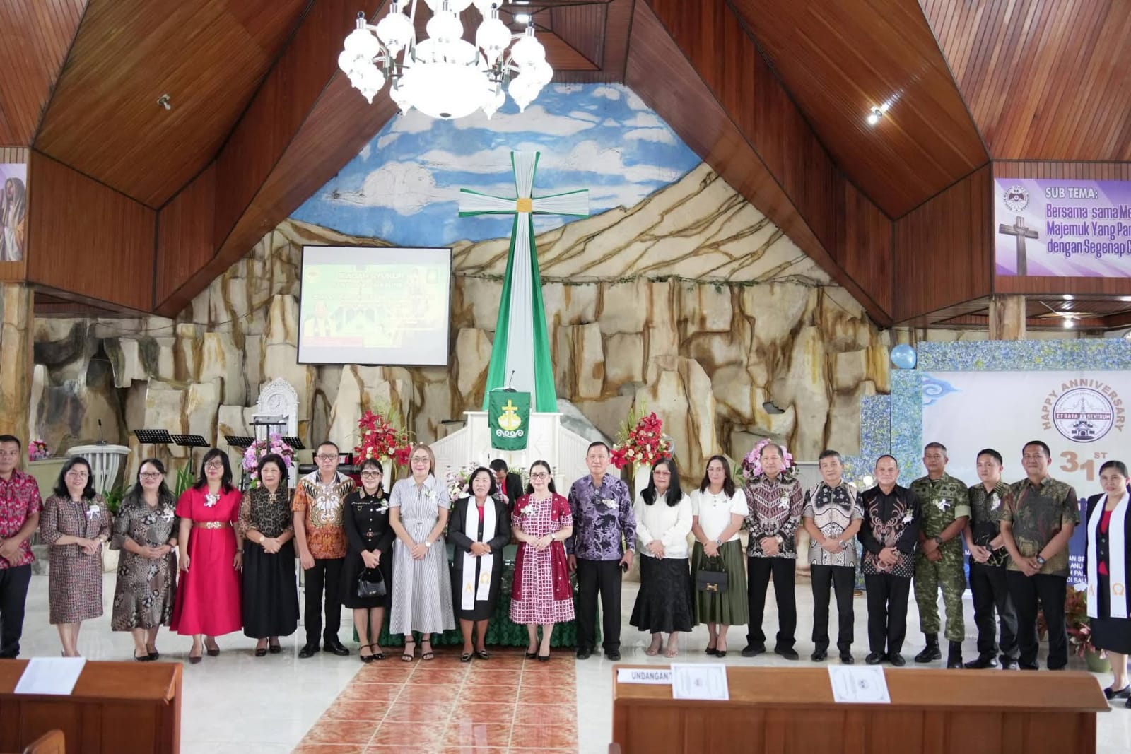 Wabup Vanda Sarundajang Hadiri HUT ke-31 Jemaat GMIM Efrata Sentrum Sonder