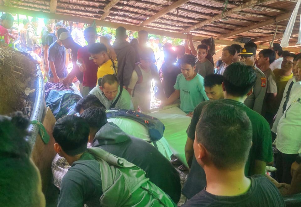 Tertimbun Longsoran Tanah, Dua Nyawa Kakak Beradik Hilang Di Tambang Ilegal Tanoyan