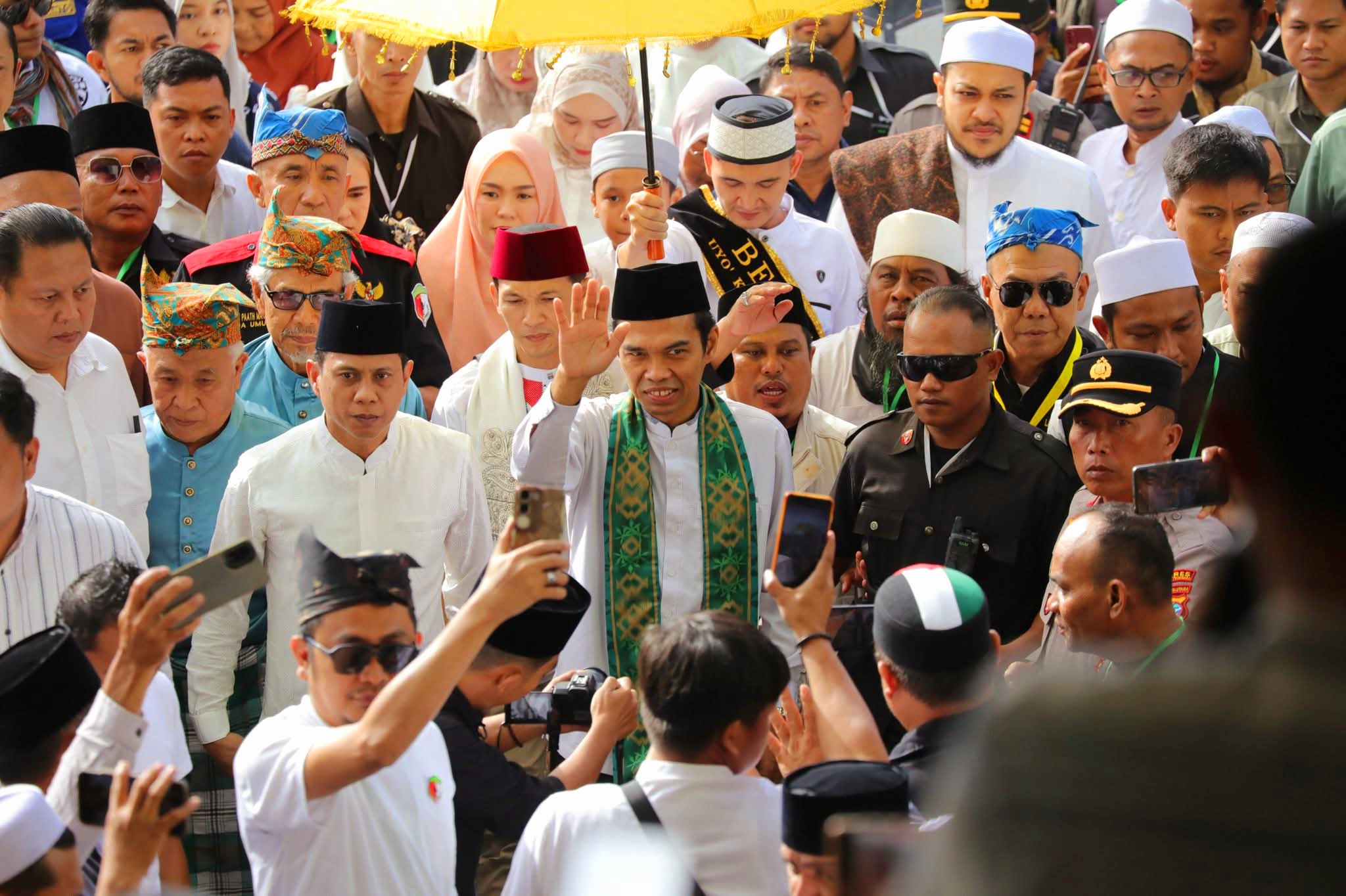 Hiruk Pikuk Ustadz Abdul Somad, “Ditolak Ormas Adat Minahasa, Dijemput Ormas Adat Bogani Di BMR”