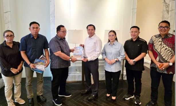 Bupati Robby Dondokambey dan Wabup Usulkan Renovasi Stadion Maesa Tondano ke Komisi V DPR RI