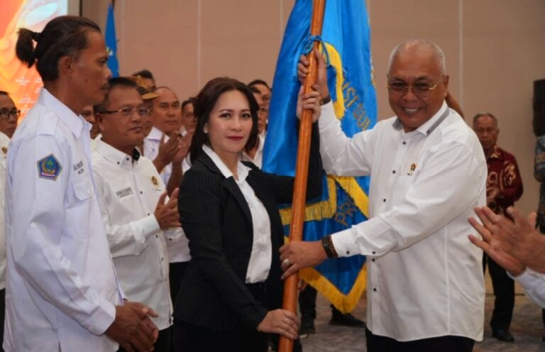Ketum PWI Akhmad Munir, Resmi Melantik Sintya Bojoh Sebagai Ketua PWI Sulut Periode 2026-2031