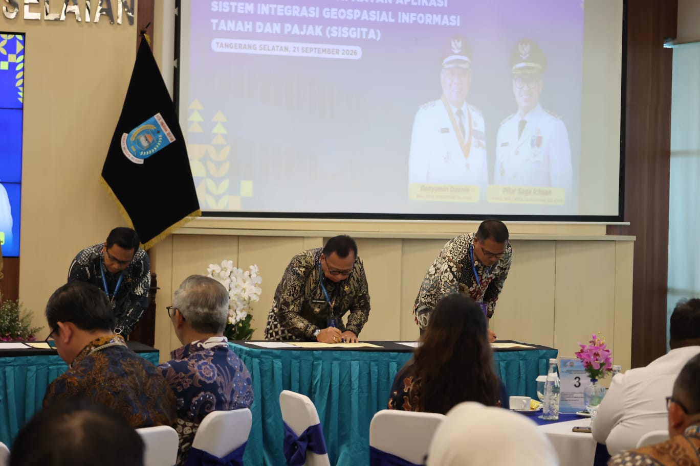 Bupati Robby Dondokambey Tandatangani Perjanjian Kerja Sama Replikasi dan Pemanfaatan Sistem Peta Pajak dan Pertanahan di Tangerang Selatan