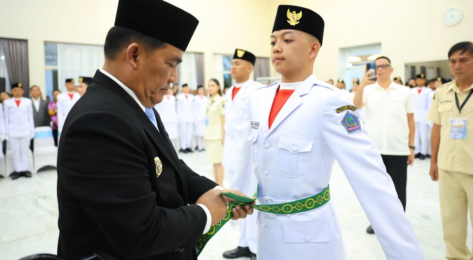 Gubernur Yulius Selvanus Kukuhkan Paskibraka Sulut Tahun 2026