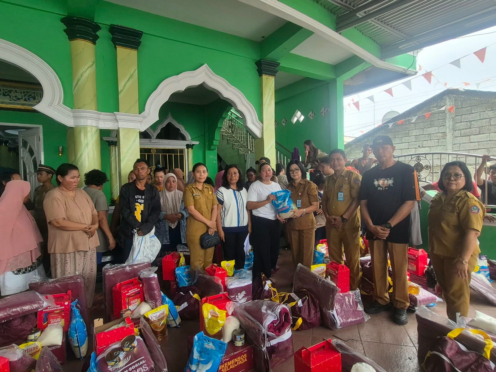Gubernur Yulius Selvanus Instruksikan Bantu 39 KK Korban Kebakaran di Kota Manado